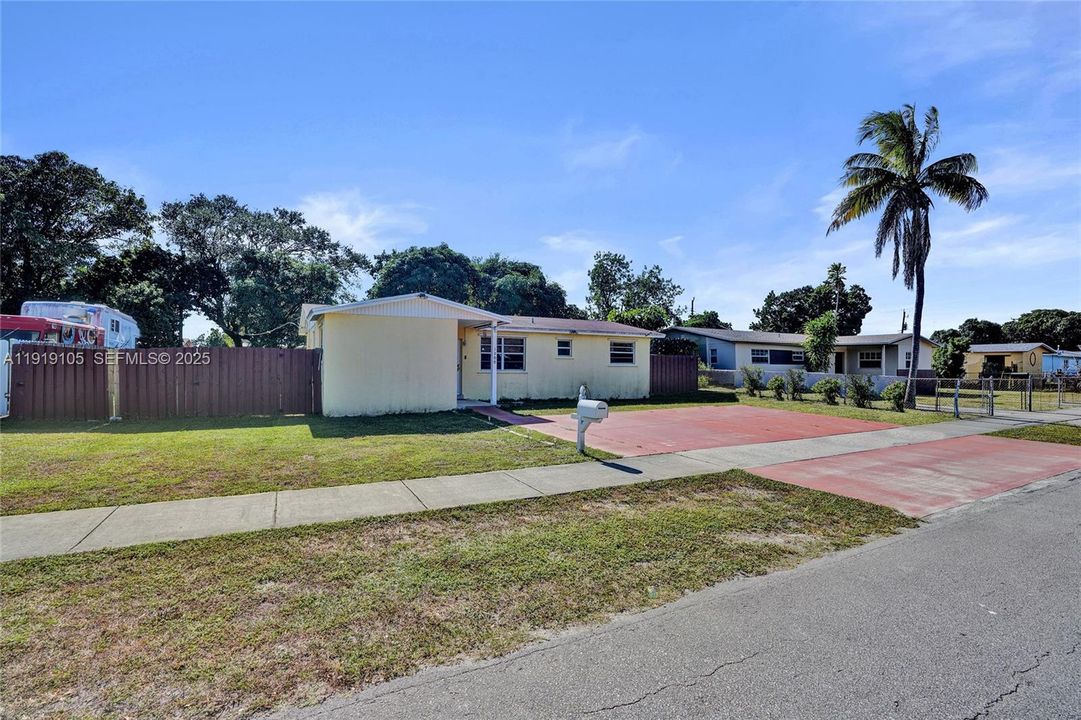 : $535,000 (4 beds, 2 baths, 1305 Square Feet)