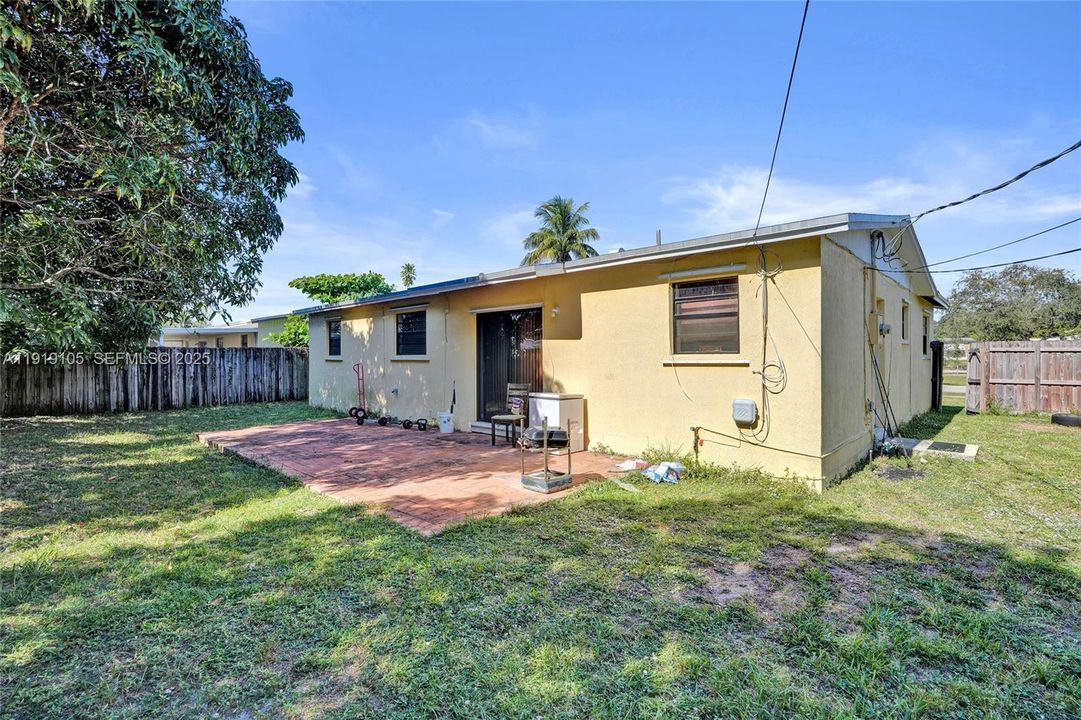 : $535,000 (4 beds, 2 baths, 1305 Square Feet)