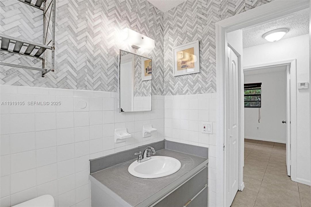 En Venta: $515,000 (4 camas, 2 baños, 1305 Pies cuadrados)