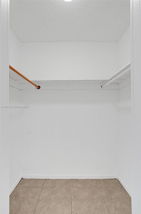 En Venta: $515,000 (4 camas, 2 baños, 1305 Pies cuadrados)