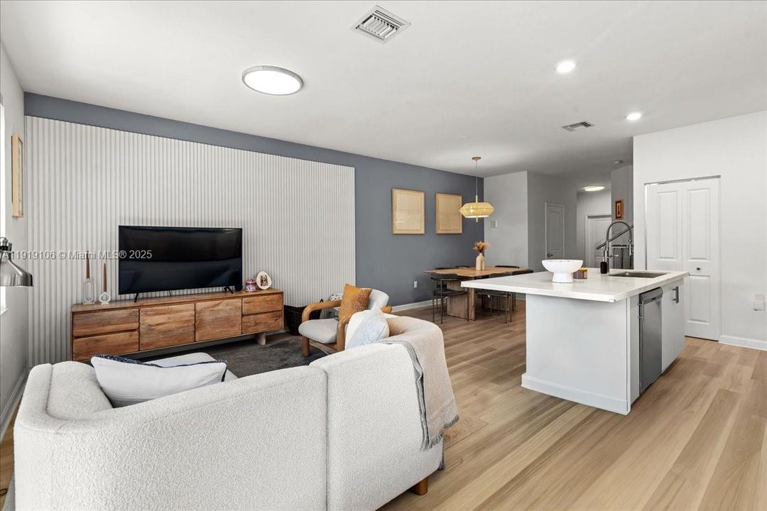 For Sale: $496,875 (3 beds, 2 baths, 1651 Square Feet)