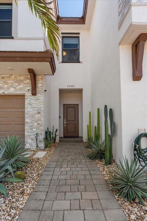 For Sale: $496,875 (3 beds, 2 baths, 1651 Square Feet)