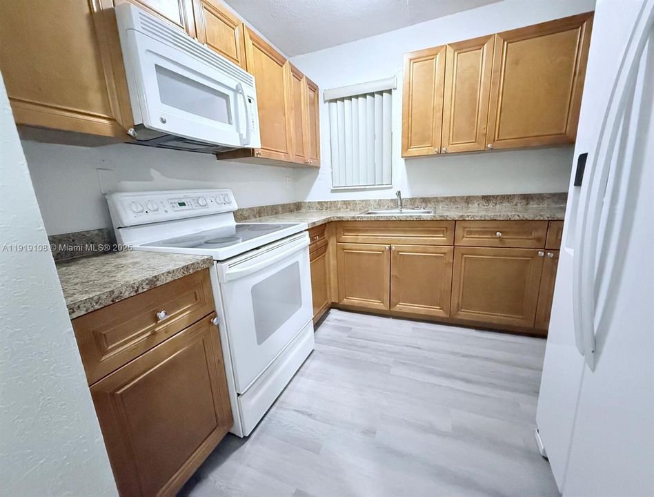 Recently Rented: $2,300 (2 beds, 2 baths, 1232 Square Feet)