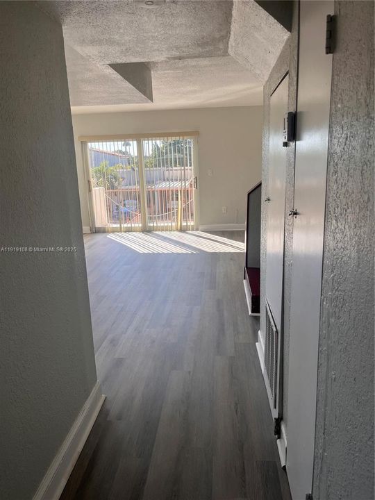 Recently Rented: $2,300 (2 beds, 2 baths, 1232 Square Feet)