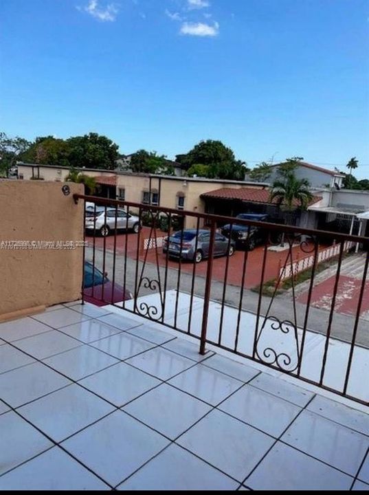 Recently Rented: $2,300 (2 beds, 2 baths, 1232 Square Feet)