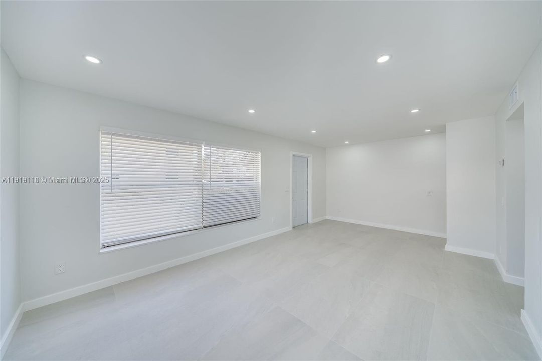 En Venta: $369,000 (3 camas, 2 baños, 1680 Pies cuadrados)