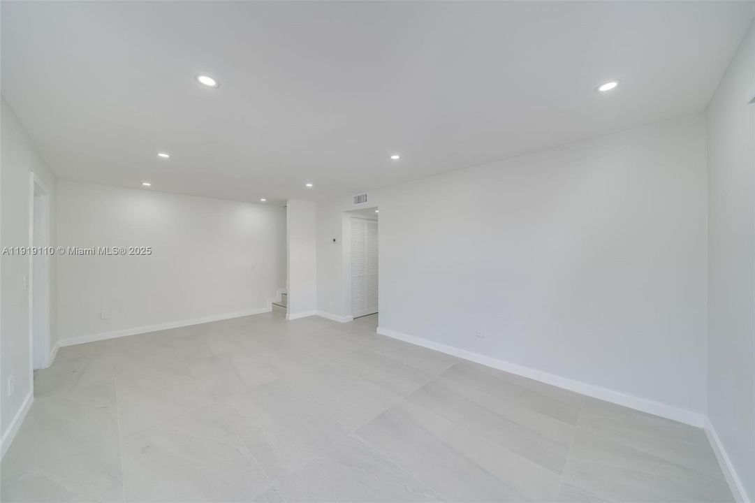 En Venta: $369,000 (3 camas, 2 baños, 1680 Pies cuadrados)