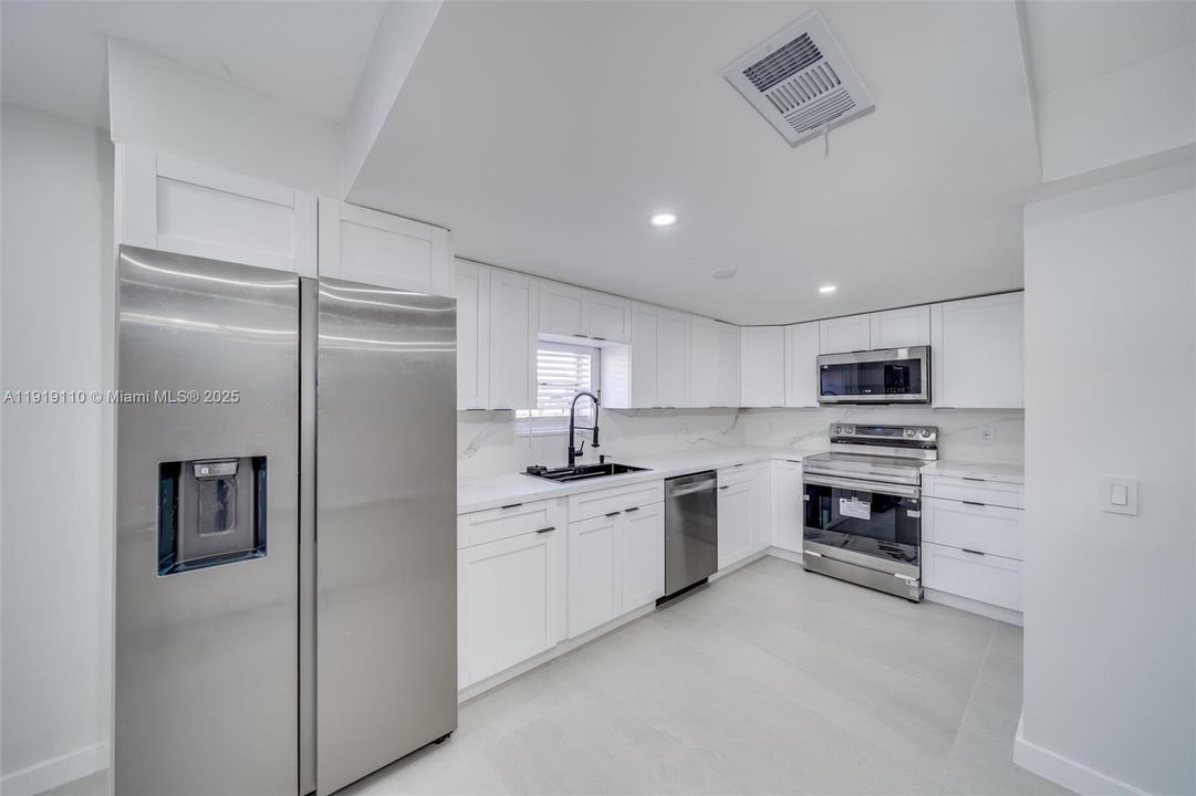 En Venta: $369,000 (3 camas, 2 baños, 1680 Pies cuadrados)