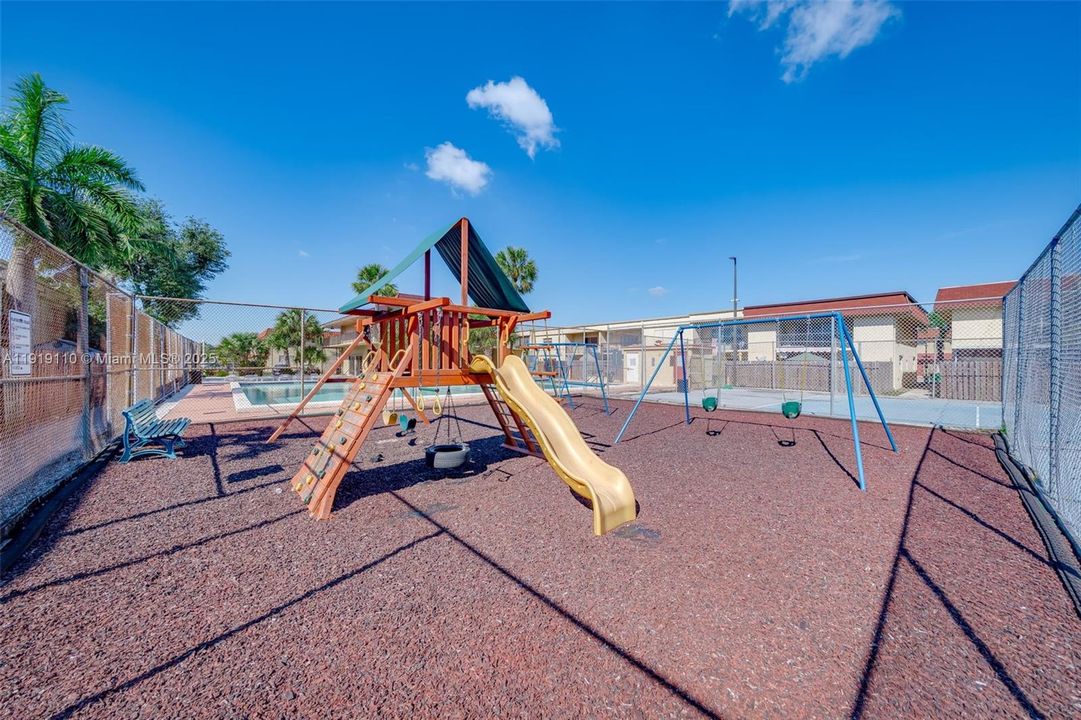 En Venta: $369,000 (3 camas, 2 baños, 1680 Pies cuadrados)