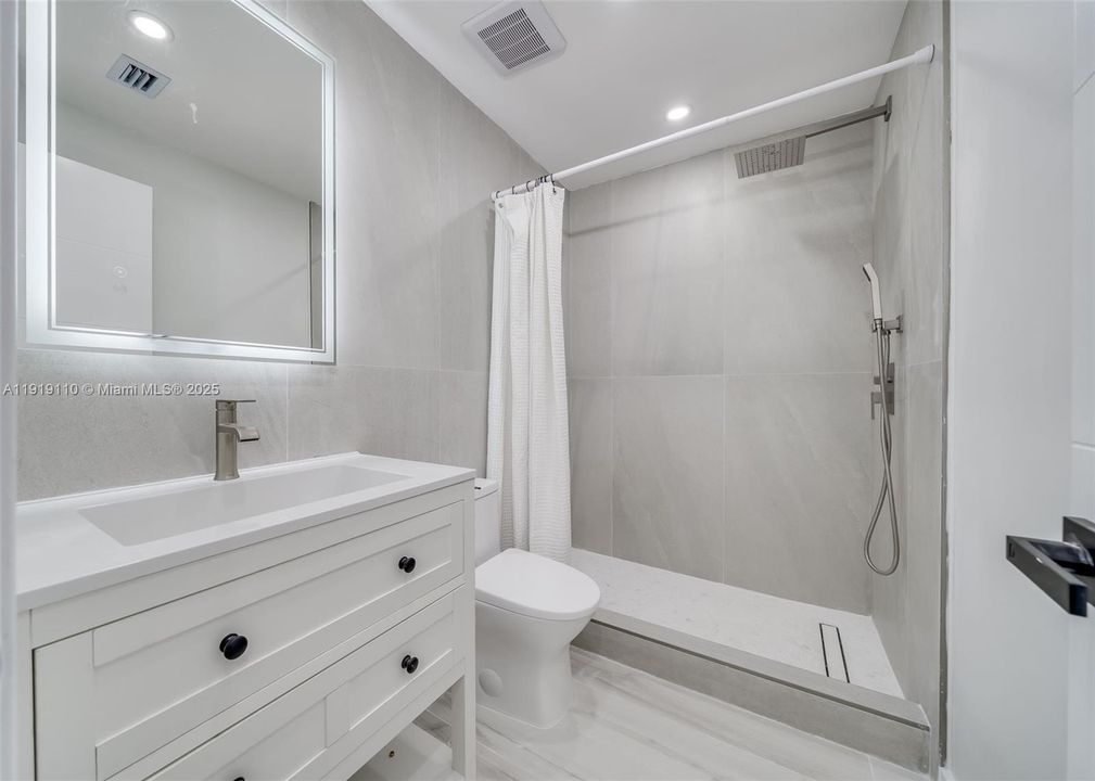 En Venta: $369,000 (3 camas, 2 baños, 1680 Pies cuadrados)