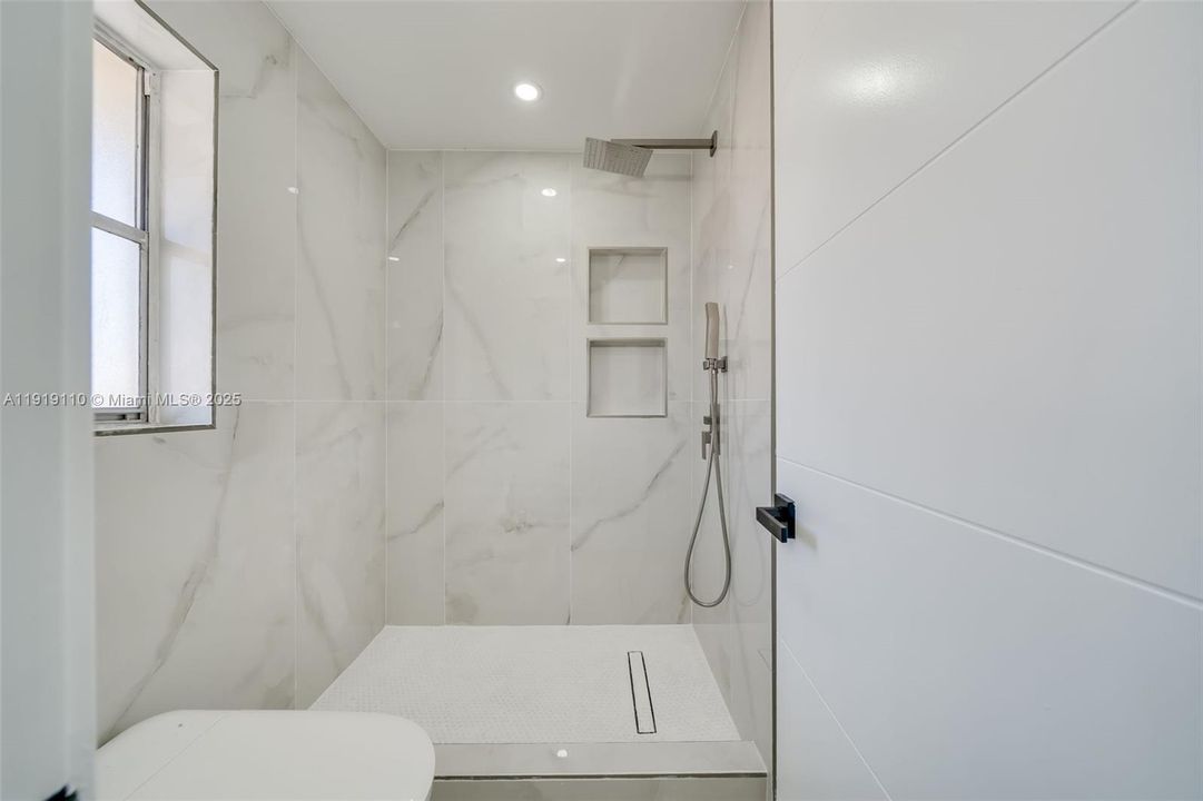 En Venta: $369,000 (3 camas, 2 baños, 1680 Pies cuadrados)