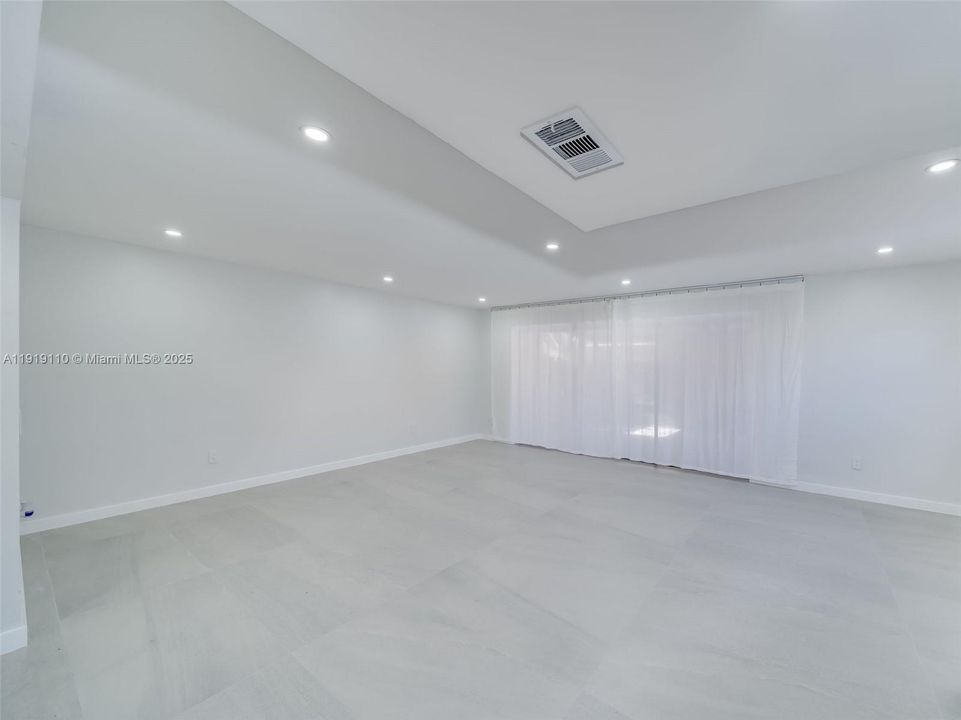 En Venta: $369,000 (3 camas, 2 baños, 1680 Pies cuadrados)