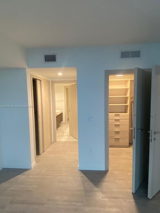 Recently Rented: $4,750 (1 beds, 1 baths, 839 Square Feet)