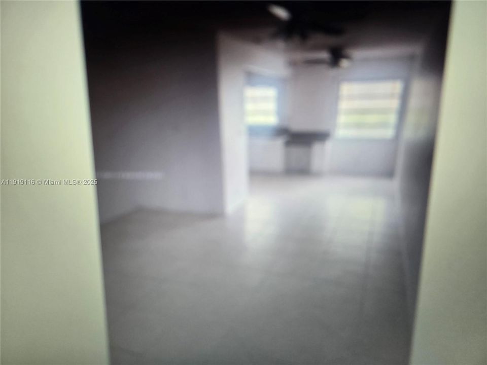 На продажу: $170,000 (2 спален, 1 ванн, 850 Квадратных фут)