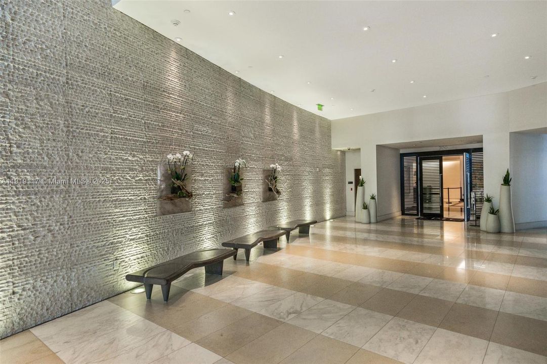 Под контрактом: $8,500 (2 спален, 2 ванн, 1500 Квадратных фут)