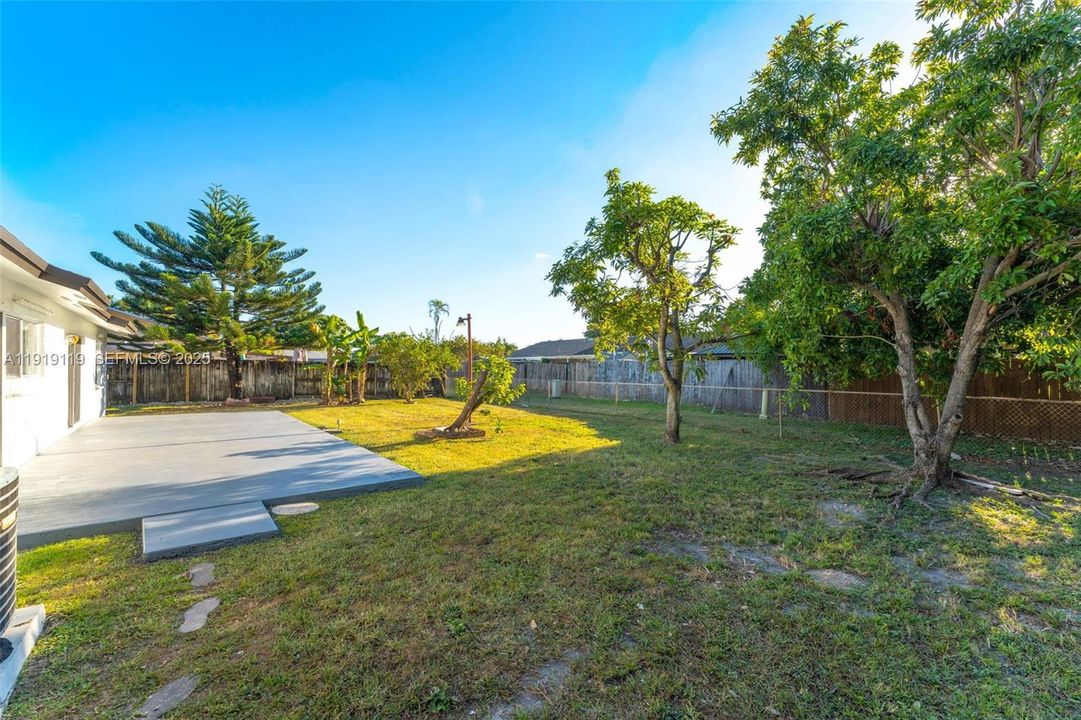 For Sale: $675,000 (3 beds, 2 baths, 1173 Square Feet)