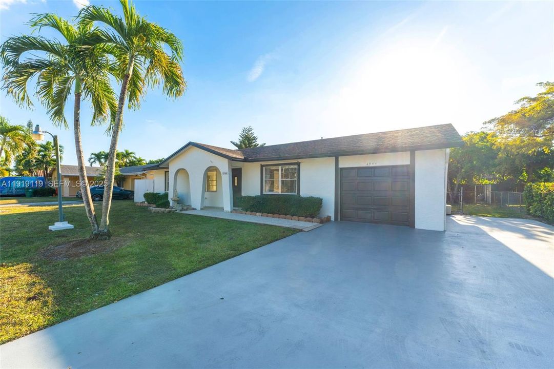 For Sale: $675,000 (3 beds, 2 baths, 1173 Square Feet)