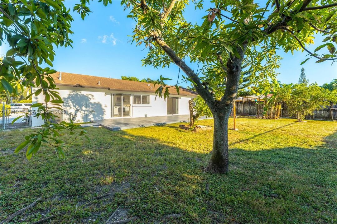 For Sale: $675,000 (3 beds, 2 baths, 1173 Square Feet)