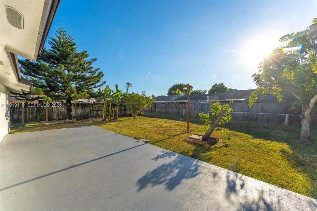 For Sale: $675,000 (3 beds, 2 baths, 1173 Square Feet)