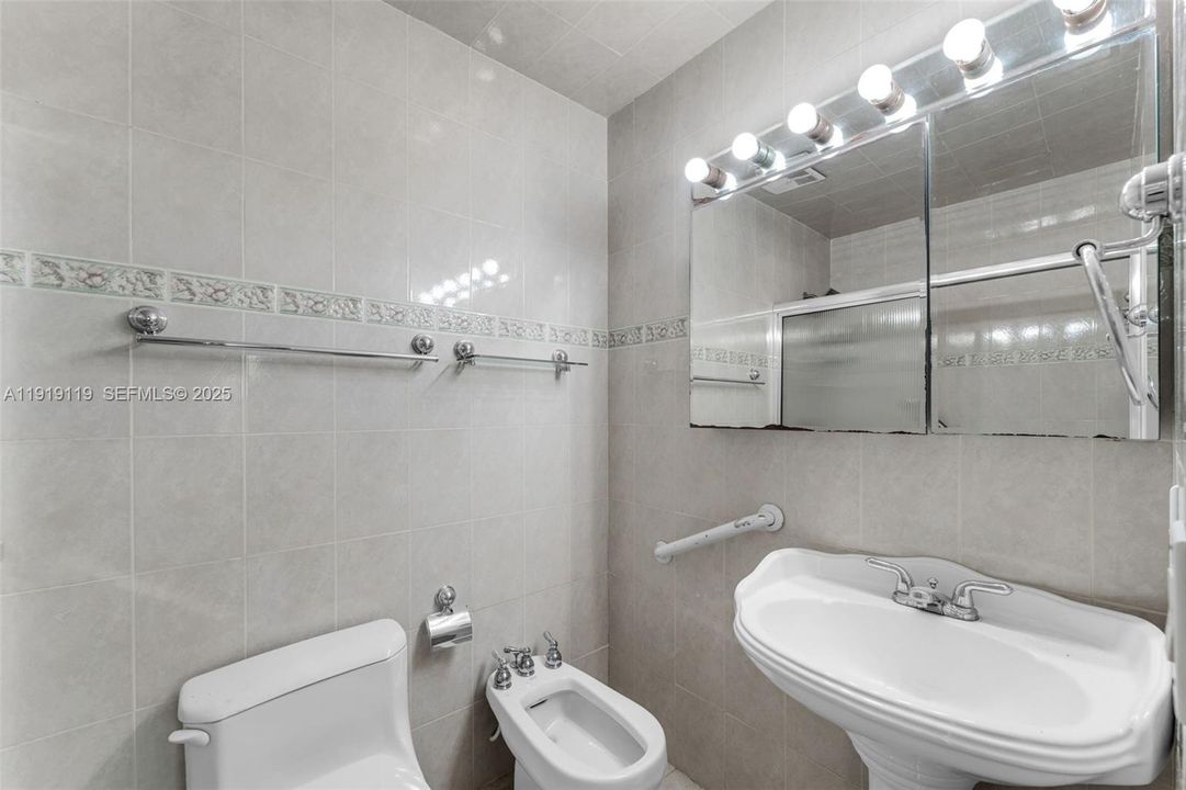 For Sale: $675,000 (3 beds, 2 baths, 1173 Square Feet)