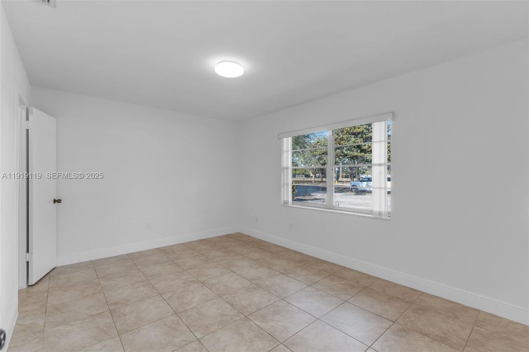 For Sale: $675,000 (3 beds, 2 baths, 1173 Square Feet)