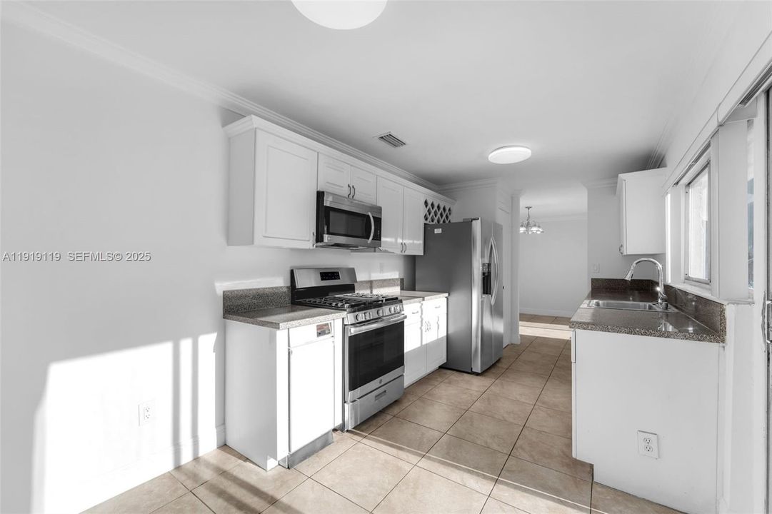 For Sale: $675,000 (3 beds, 2 baths, 1173 Square Feet)