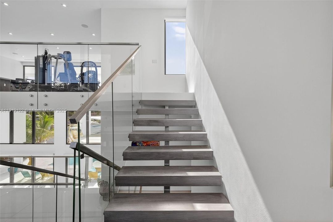 出租: $50,000 (8 贝兹, 8 浴室, 6446 平方英尺)