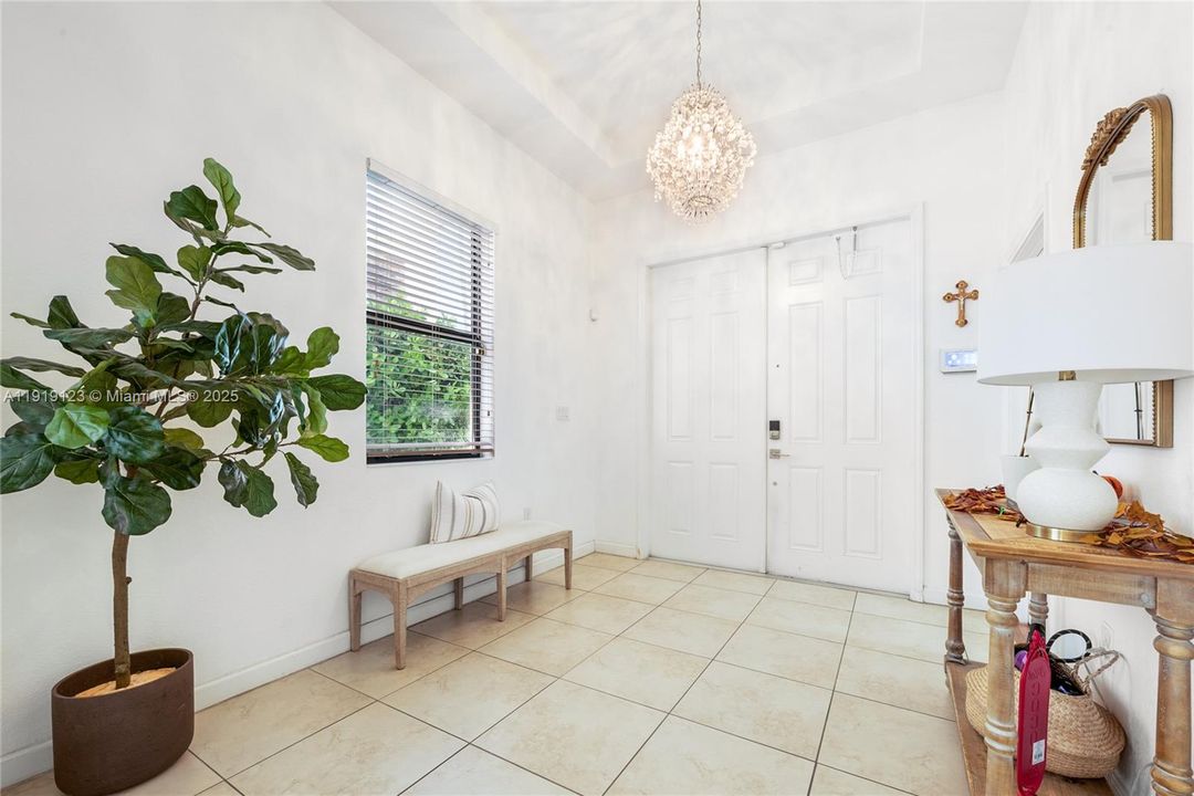 出租: $4,300 (3 贝兹, 2 浴室, 1920 平方英尺)