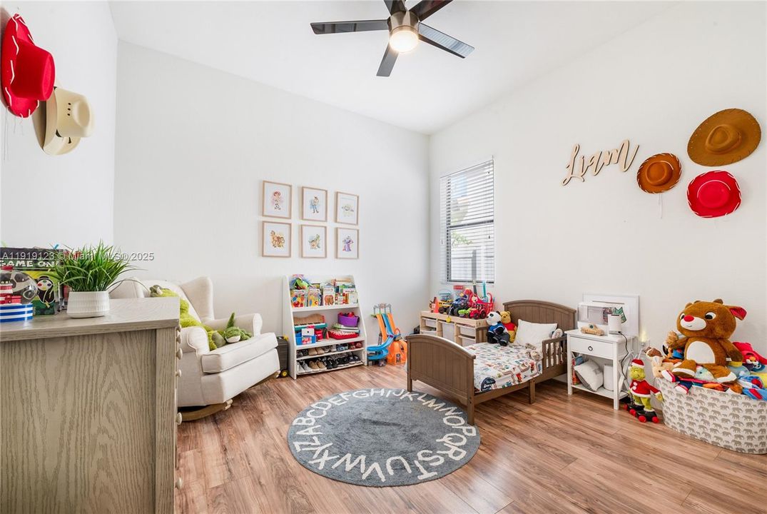 出租: $4,300 (3 贝兹, 2 浴室, 1920 平方英尺)