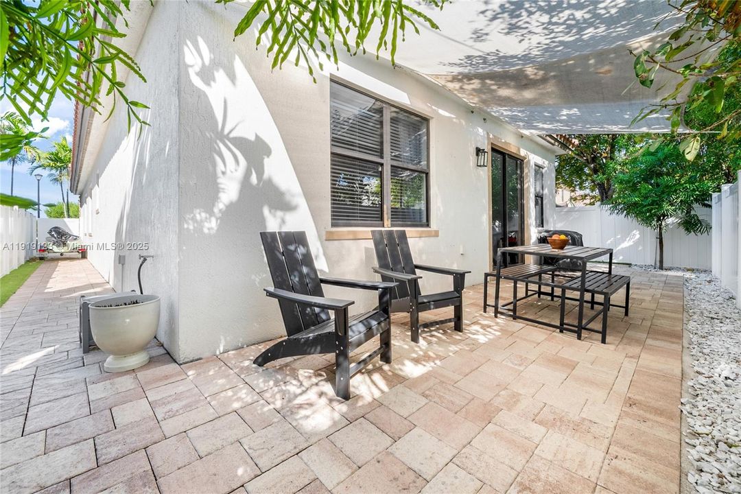 出租: $4,300 (3 贝兹, 2 浴室, 1920 平方英尺)