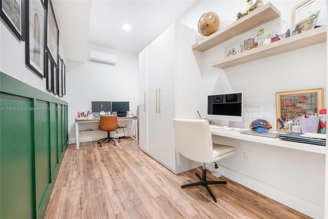 出租: $4,300 (3 贝兹, 2 浴室, 1920 平方英尺)