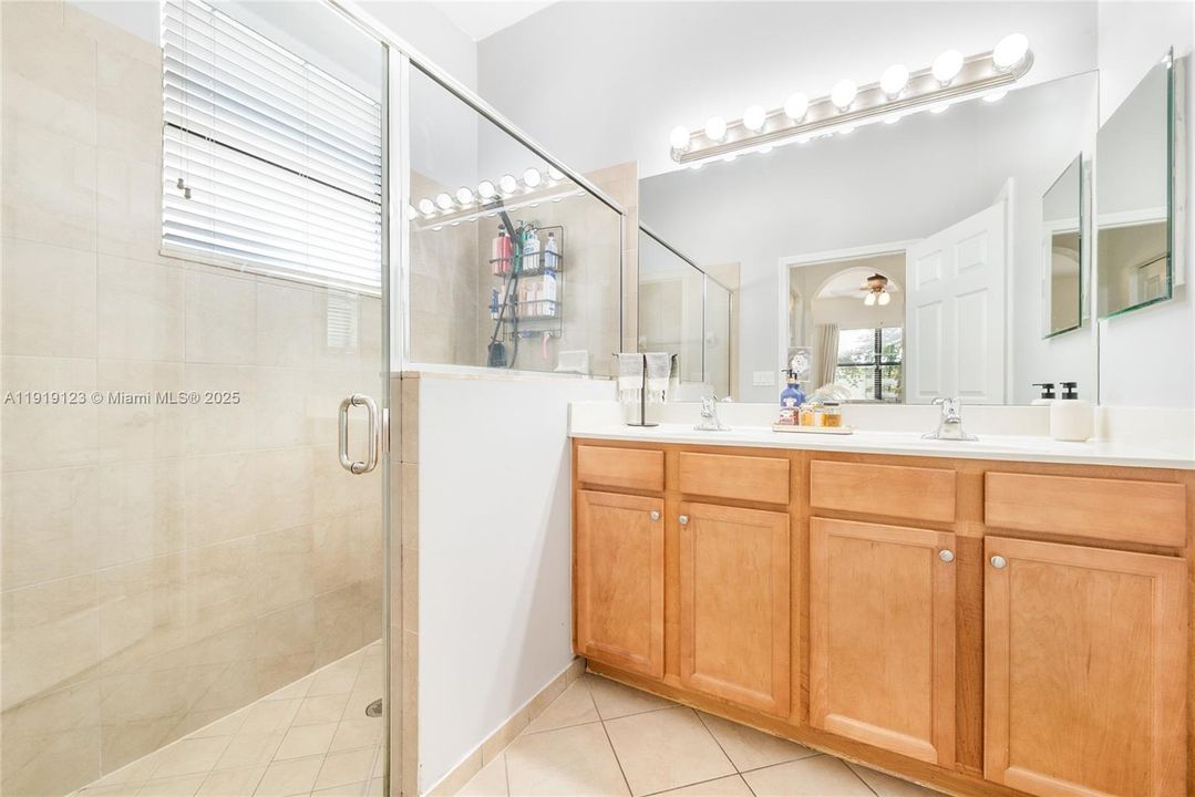 出租: $4,300 (3 贝兹, 2 浴室, 1920 平方英尺)