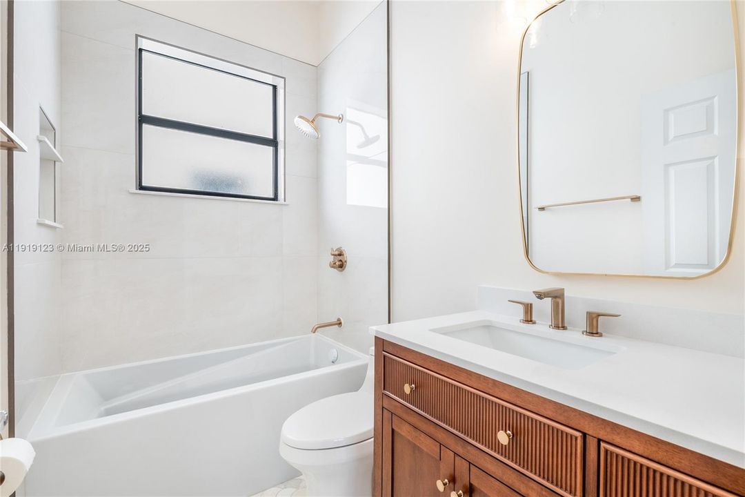 出租: $4,300 (3 贝兹, 2 浴室, 1920 平方英尺)