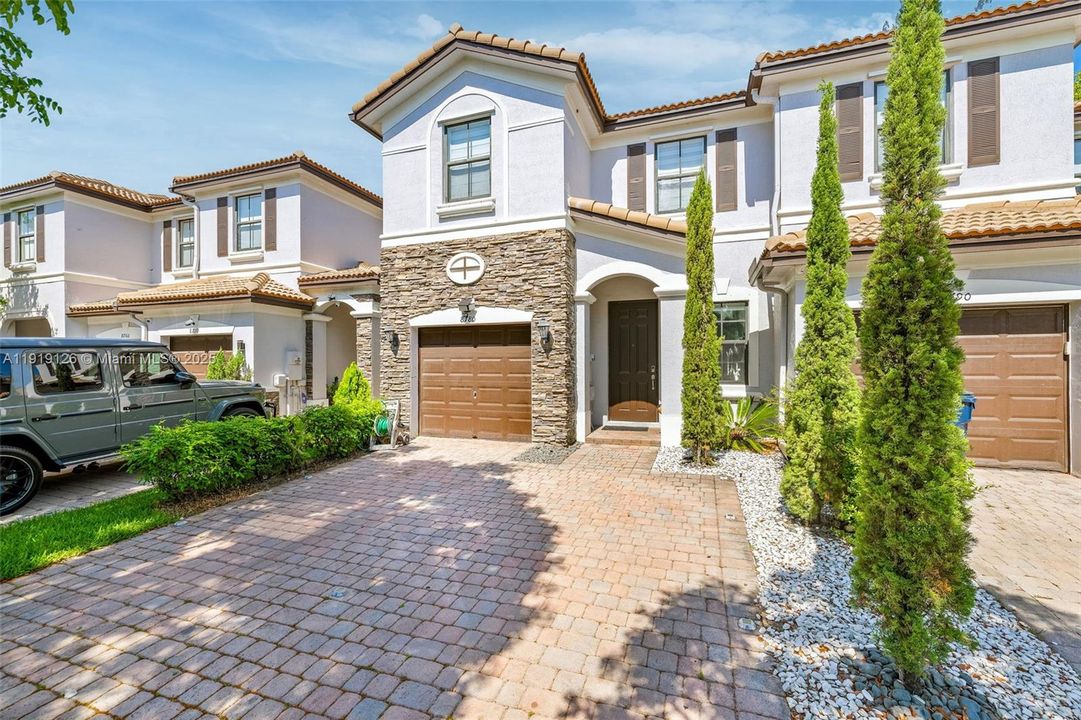 待售: $720,000 (4 贝兹, 2 浴室, 1850 平方英尺)