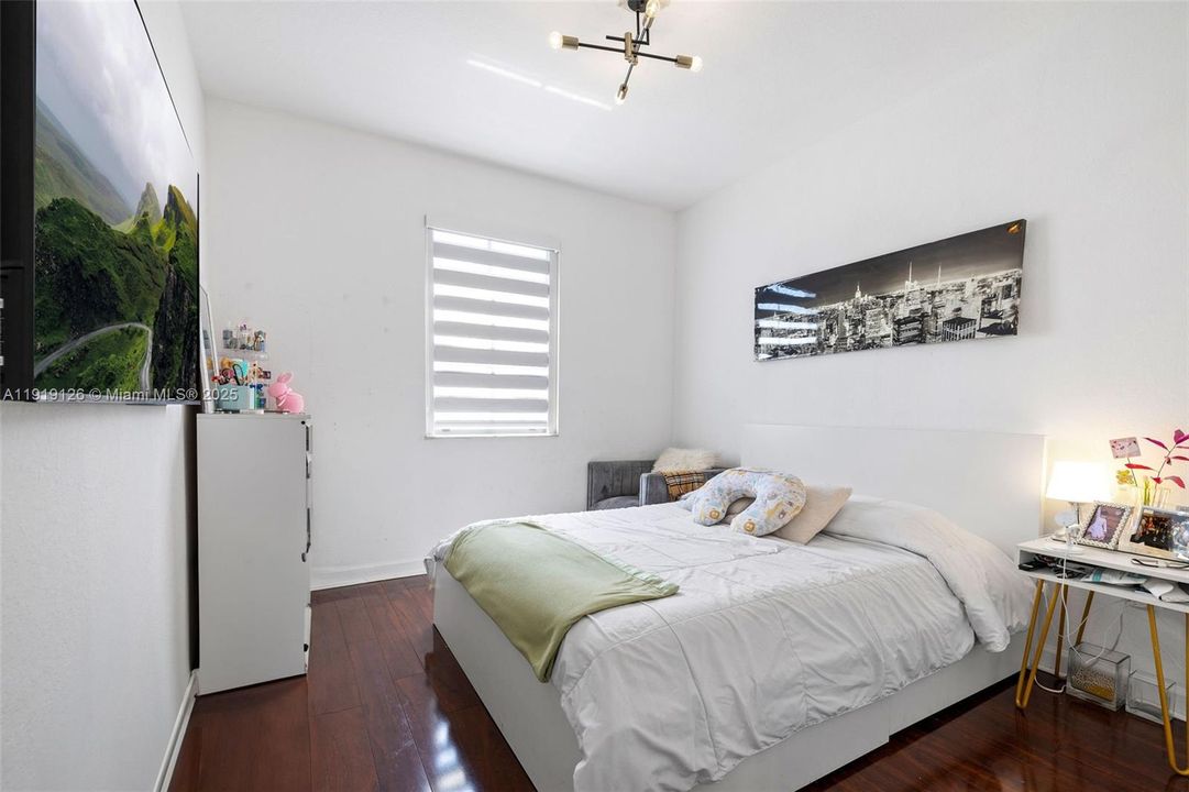 待售: $720,000 (4 贝兹, 2 浴室, 1850 平方英尺)