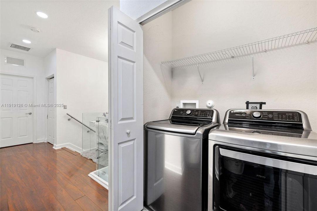 待售: $720,000 (4 贝兹, 2 浴室, 1850 平方英尺)