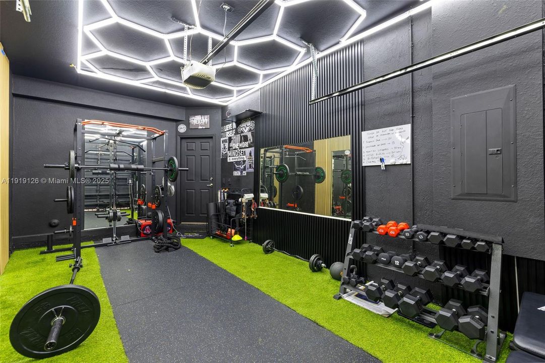 待售: $720,000 (4 贝兹, 2 浴室, 1850 平方英尺)