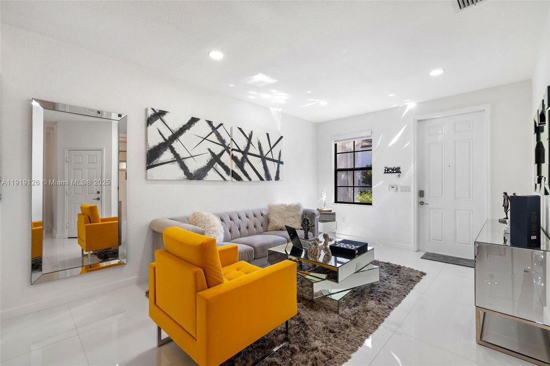 待售: $720,000 (4 贝兹, 2 浴室, 1850 平方英尺)