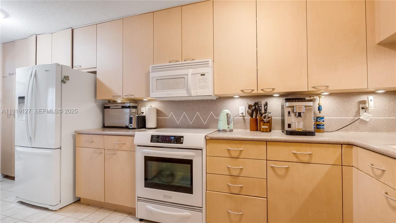 For Sale: $650,000 (2 beds, 2 baths, 1534 Square Feet)