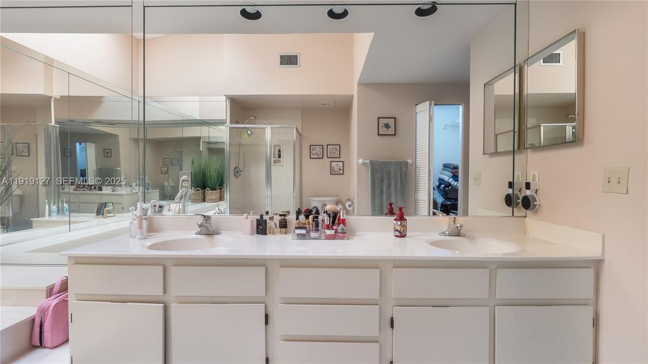 For Sale: $650,000 (2 beds, 2 baths, 1534 Square Feet)