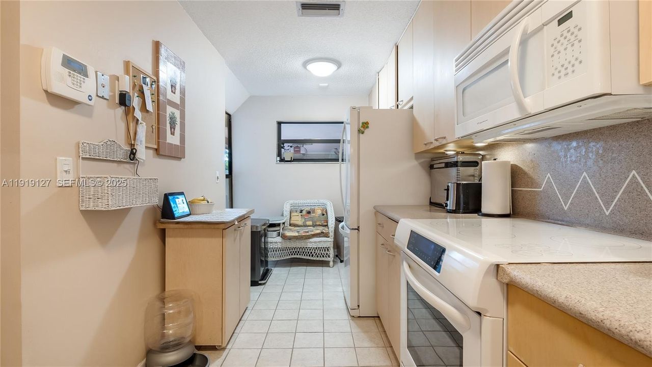 For Sale: $650,000 (2 beds, 2 baths, 1534 Square Feet)