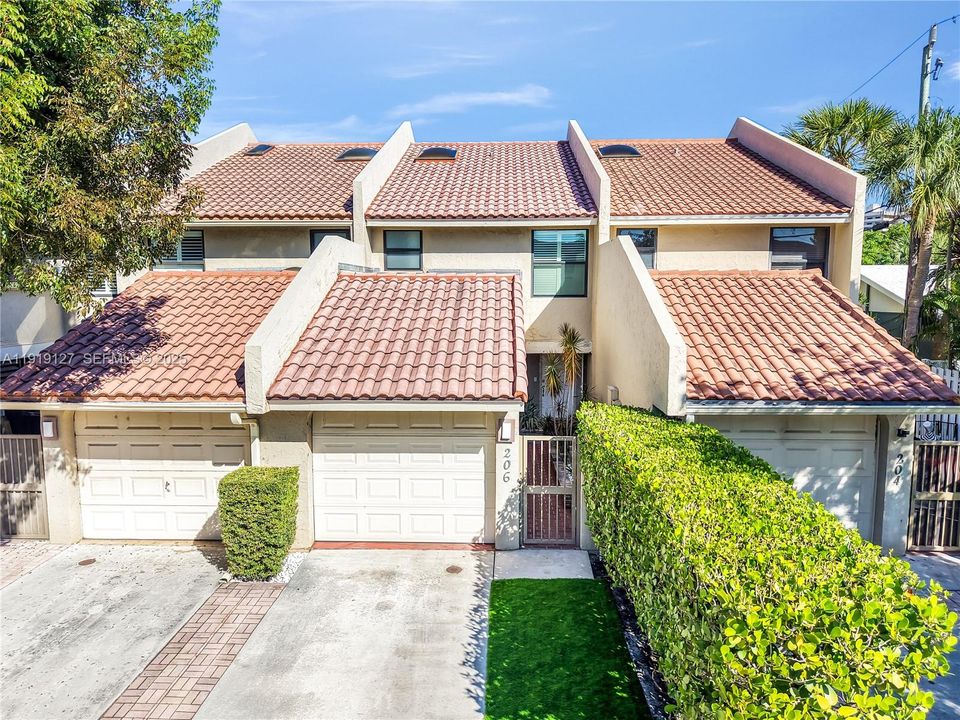 For Sale: $650,000 (2 beds, 2 baths, 1534 Square Feet)