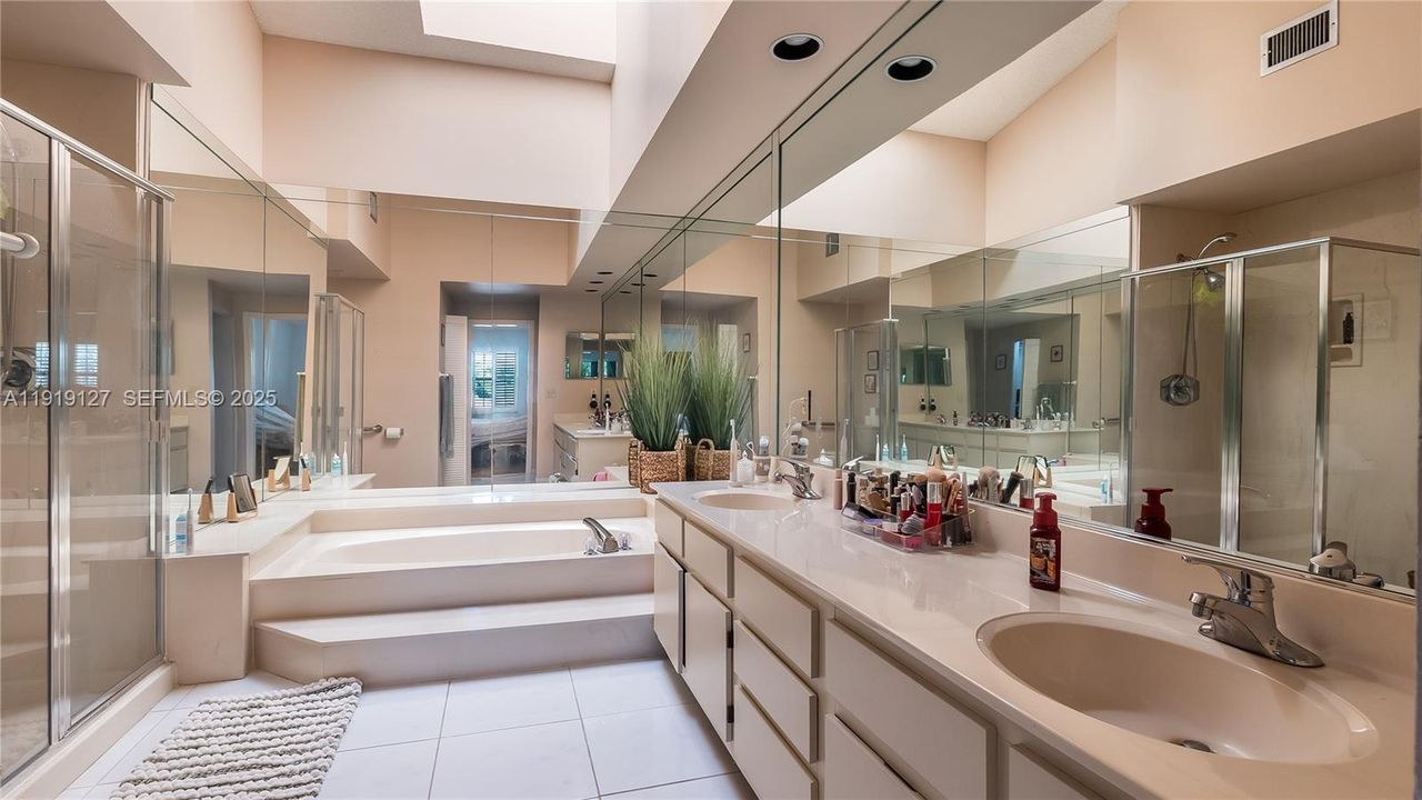 For Sale: $650,000 (2 beds, 2 baths, 1534 Square Feet)