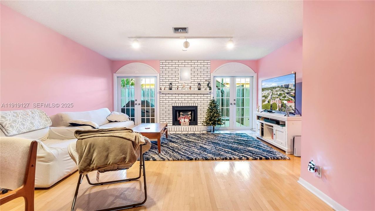 For Sale: $650,000 (2 beds, 2 baths, 1534 Square Feet)