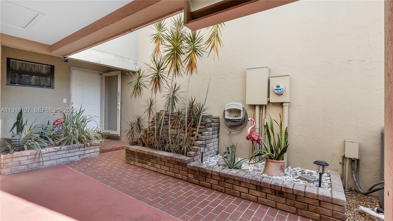 For Sale: $650,000 (2 beds, 2 baths, 1534 Square Feet)