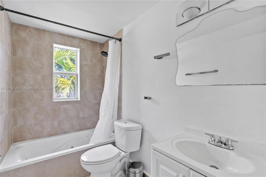 待售: $253,000 (1 贝兹, 1 浴室, 520 平方英尺)