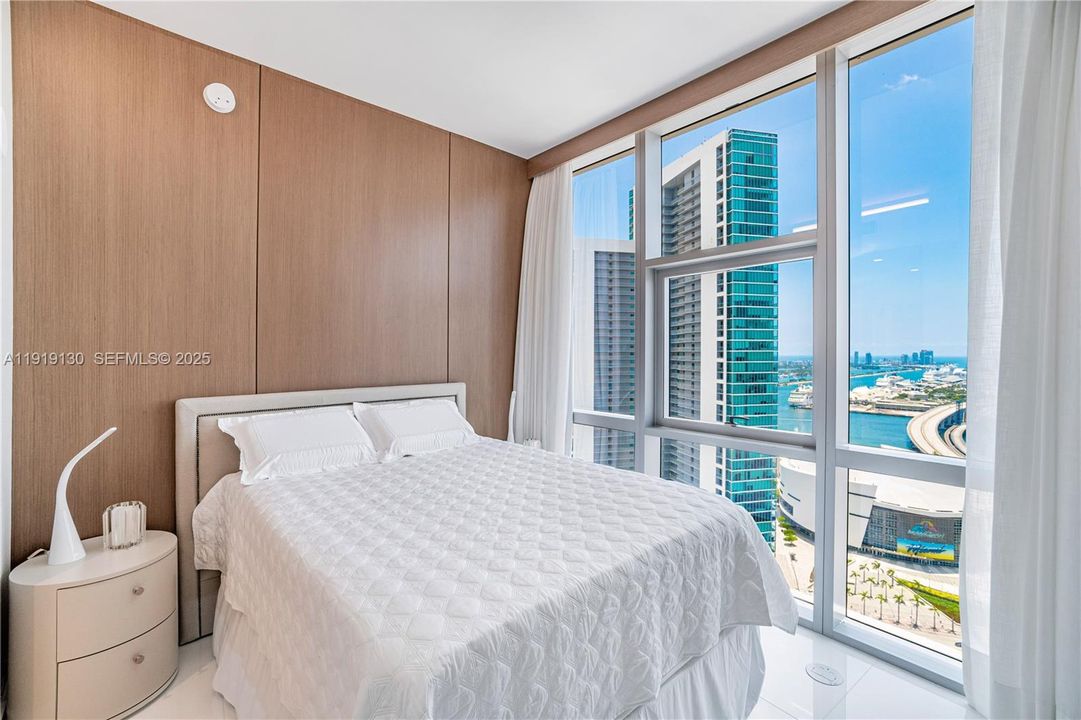 For Rent: $14,995 (3 beds, 4 baths, 2200 Square Feet)