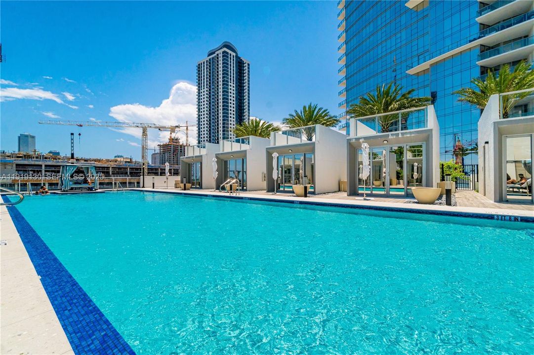 For Rent: $14,995 (3 beds, 4 baths, 2200 Square Feet)