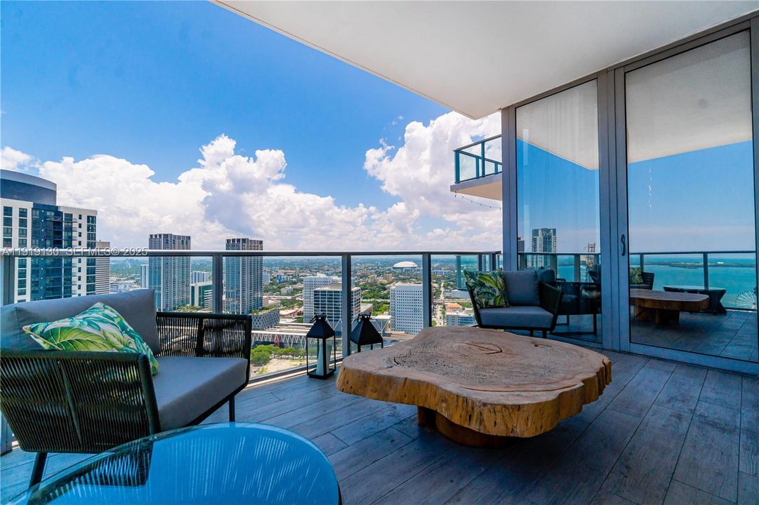 For Rent: $14,995 (3 beds, 4 baths, 2200 Square Feet)