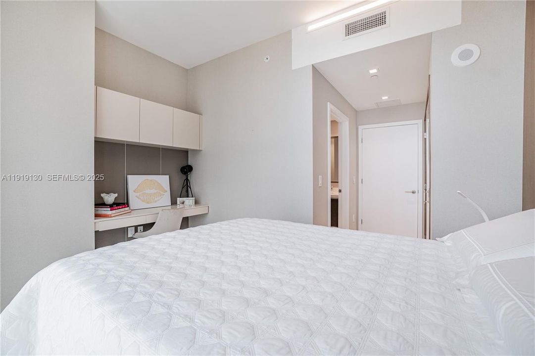 For Rent: $14,995 (3 beds, 4 baths, 2200 Square Feet)